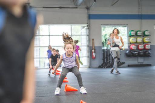 Séance cross-training en groupe pour enfant de 5 à 11 ans à Six Fours les Plages 83